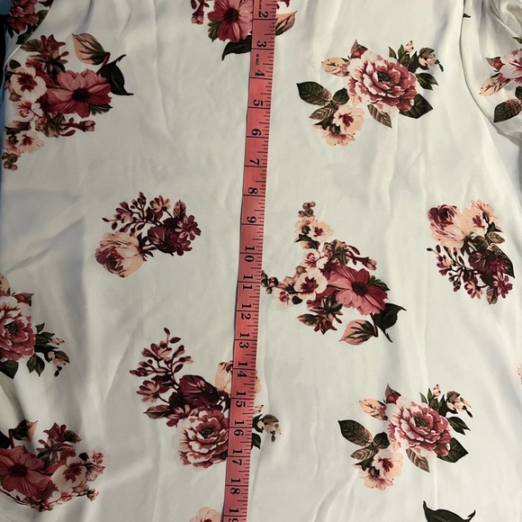 NWT Vince Camuto Cold-Shoulder Top, size L - Picture 9 of 10